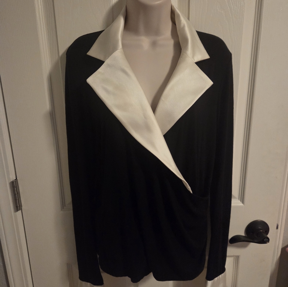 White House Black Market Black Blazer with White Lapel Size Large